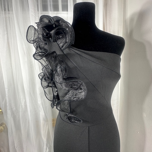 Chic Black One-Shoulder Jumpsuit with Ruffle Detail - Picture 4 of 7